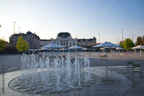 Obraz na płótnie Opernplatz, Springbrunnen in Zürich w salonie