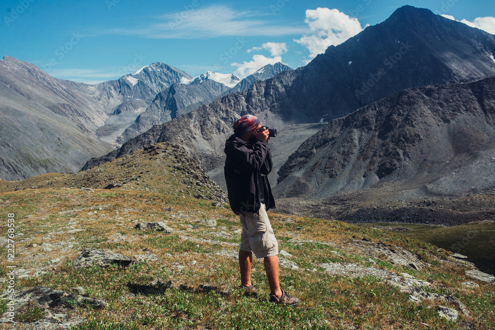 Obraz premium photographer in Mountains Altai