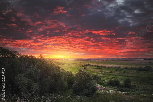 Fototapeta piękny zachód słońca w polu