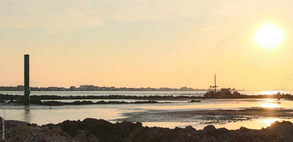 Fototapeta premium lighthouse at sunset