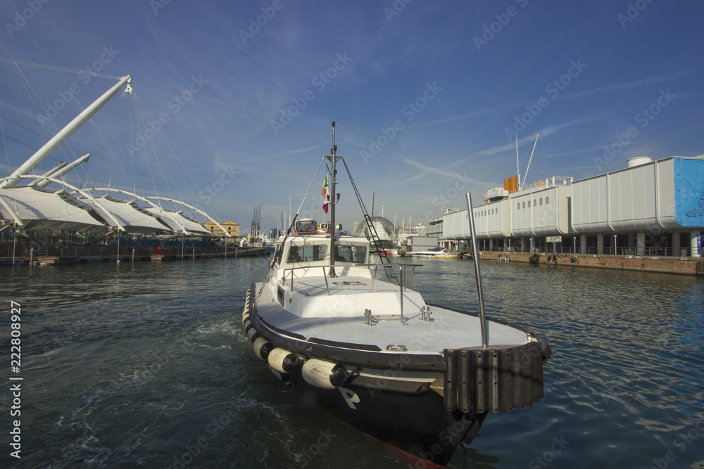 Fototapeta premium Pilotina al porto antico di Genova