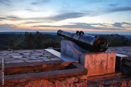 Obraz na płótnie Cannons on the hill in Kuala Selangor w salonie