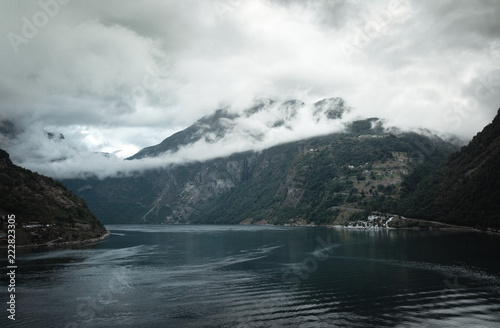 Fjord in Norwegen © weixx