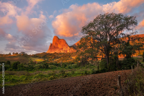 Cores do pôr do sol iluminando a Pedra Azul. Domingos Martins, Espírito Santo, Brasil. photo