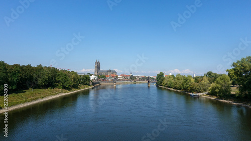 Elbe und Blick auf den Dom in Magdeburg © marcus_hofmann