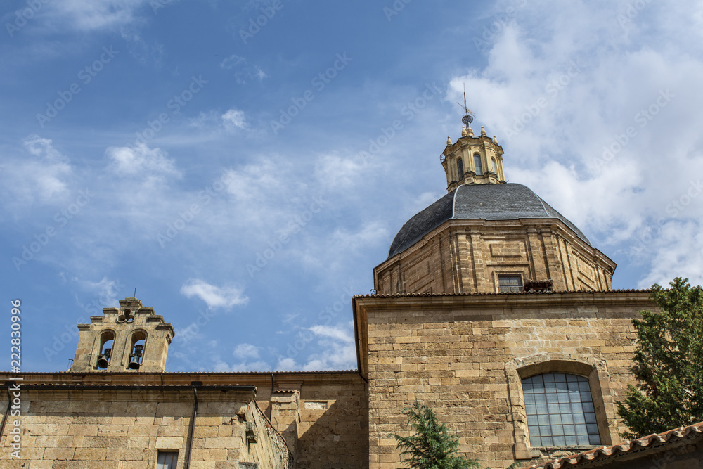 Campanario y cupula de la iglesia de La Purisima de Salamanca en España