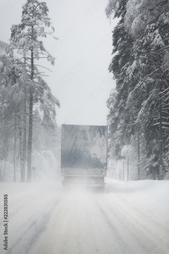 Obraz premium Truck drives through cold weather conditions
