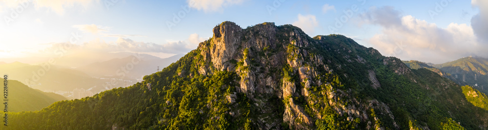 Fototapeta premium Panoramic of Lion Rock mountain under sunset