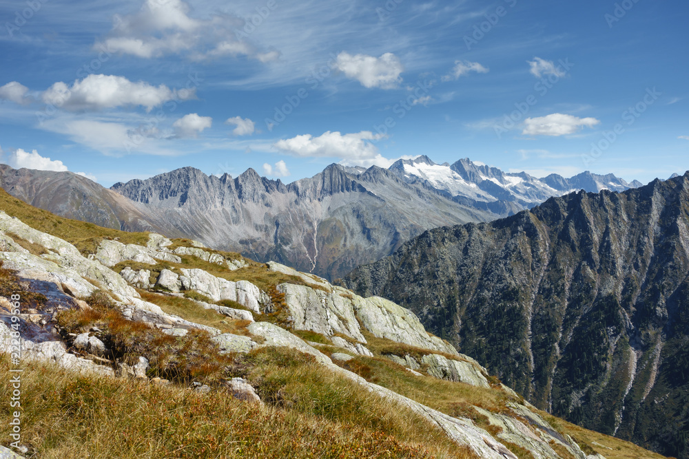 Blick über die Alpen im Zillertal in Tirol