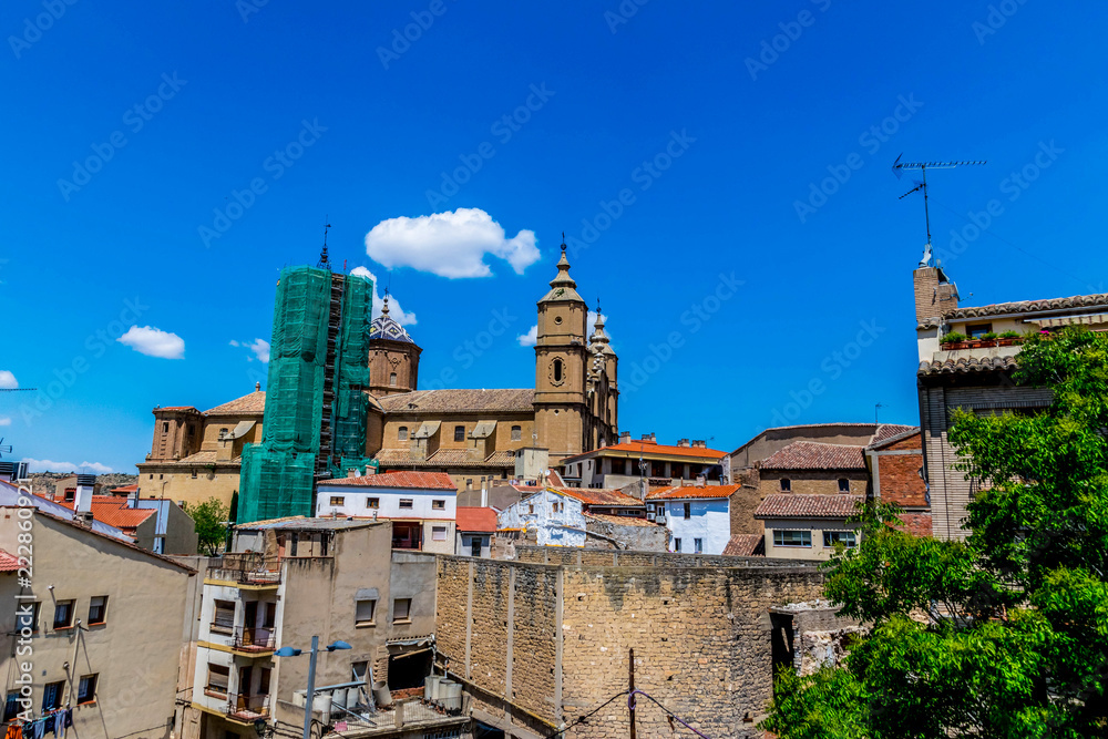 Alcañiz,  town and municipality of Teruel province in the autonomous community of Aragon, Spain