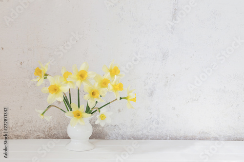 Fototapeta Naklejka Na Ścianę i Meble -  yellow narcissus on white background