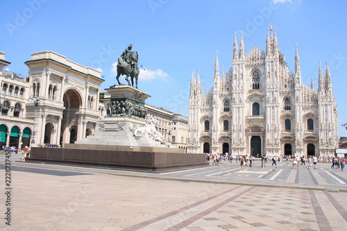 Fotografi La magnifique cathédrale de la Nativité-de-la-Sainte-Vierge de Milan, Italie