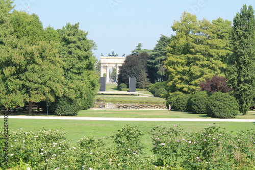 Le Parc Sempione , un immense espace vert situé à côté du Château des Sforza à Milan, métropole de la région de la Lombardie