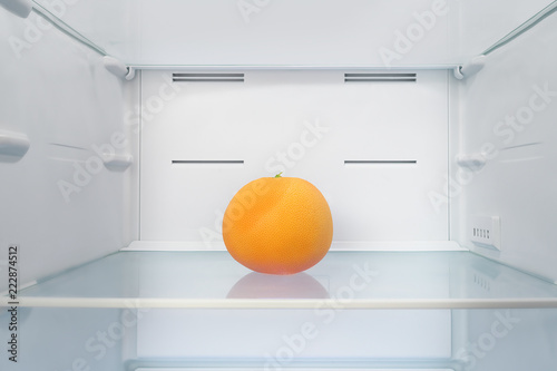 Obraz na płótnie Bright orange grapefruit into fridge w salonie