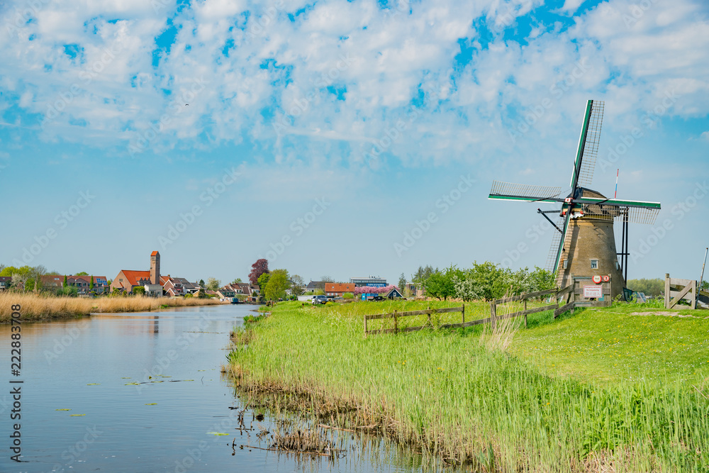 Afternoon view of the famous Kinderdijk winmill village