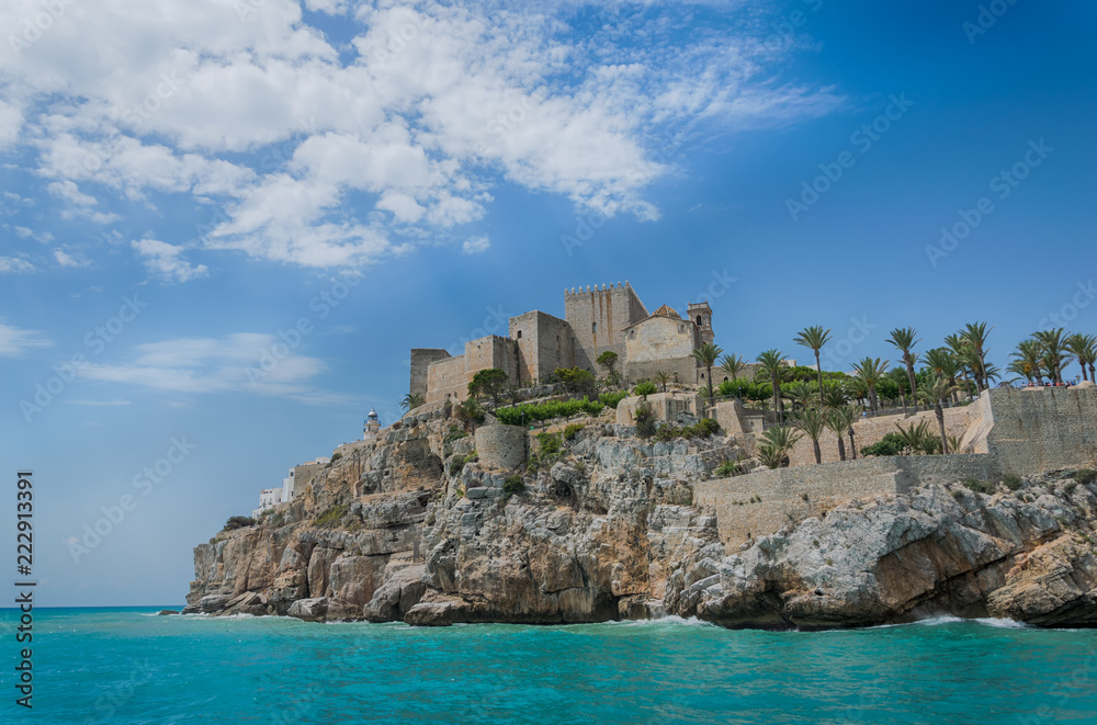 Pueblo de Peñíscola visto desde el mar. Castellón. España. Pueblo de Peñíscola visto desde el mar. Castellón. España.