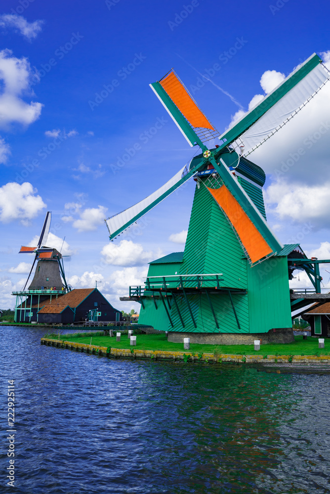 オランダの緑の風車