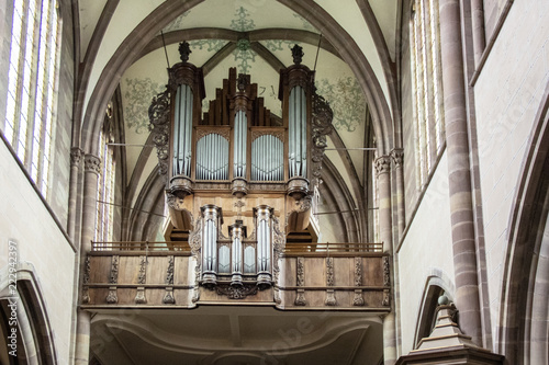 Marmoutier. Vue intérieure vers la tribune d'orgue de la nef de l'abbaye Saint Etienne. Alsace. Bas-Rhin. Grand Est 