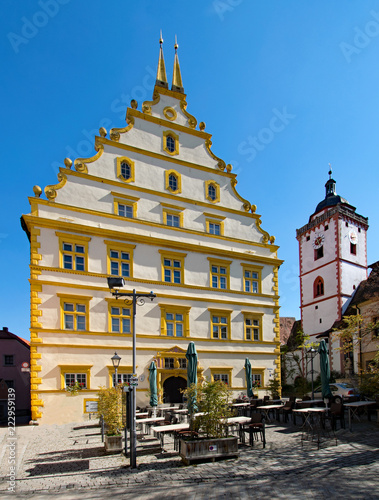 Schloß Marktbreit mit Kirchturm, Unterfranken, Bayern, Deutschland 