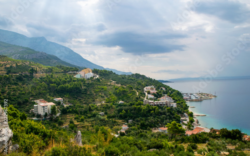 Ein Panoramabild von Promajna in Kroatien