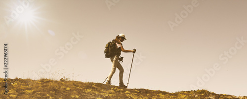 Frau beim Wandern