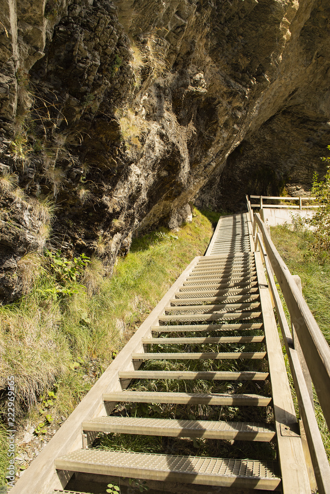 Treppe an den Reichenbacher Wasserfällen bei Meiringen, Berneroberland, Schweiz