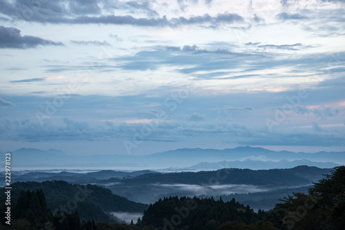 秋の早朝 雲海に覆われた東由利 © 昌美 猪熊
