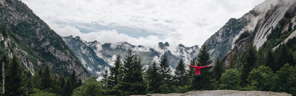 Obraz premium woman feel freedom in a stunning landscape in mountain.