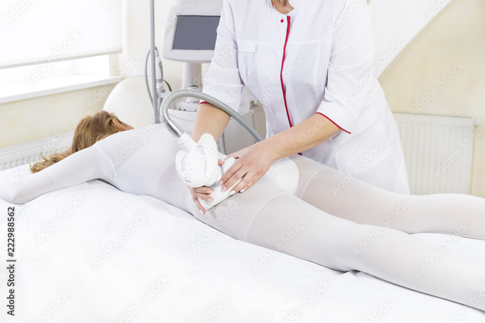 Fototapeta premium Woman in the process at the clinic lipomassage 