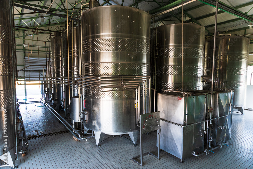 Stainless steel containers for keeping milk Stainless steel containers for keeping milk