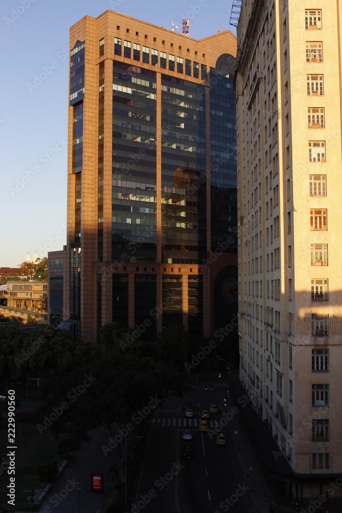 Fototapeta premium Prédios no fim da tarde