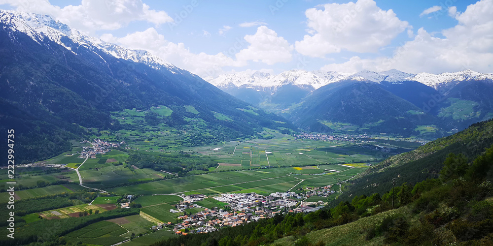 Fototapeta premium Blick ins Tal