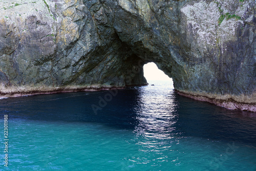 View of the Hole in the Rock in the Bay of Islands, North Island, New Zealand © eqroy