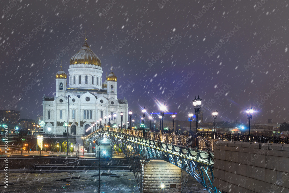 Εκτύπωση καμβά Christ the Saviour Cathedral and Patriarshy Bridge at night in winter