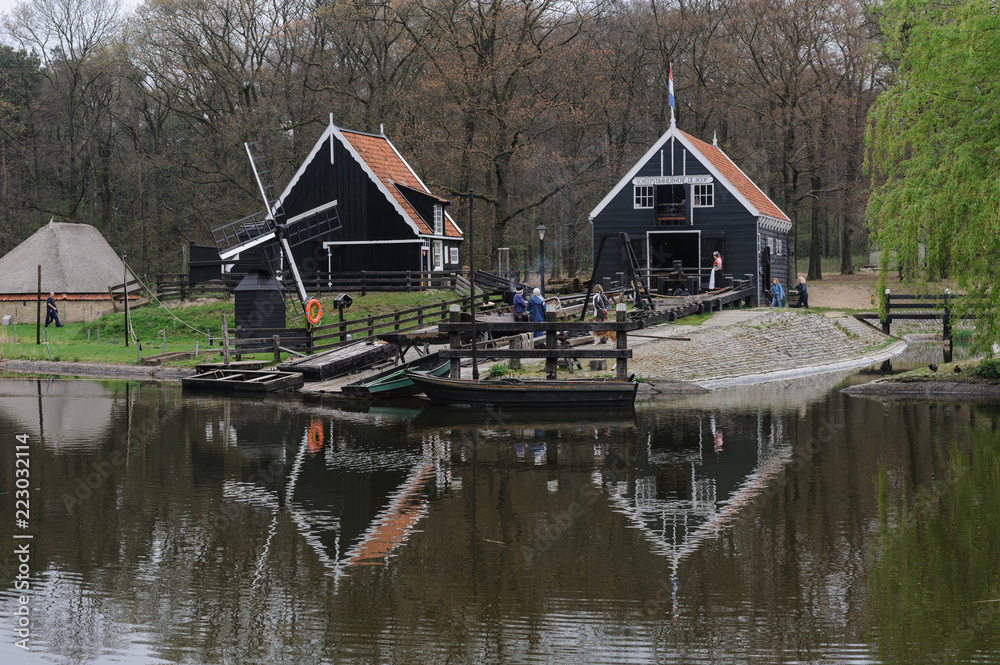 Obraz premium house on the river