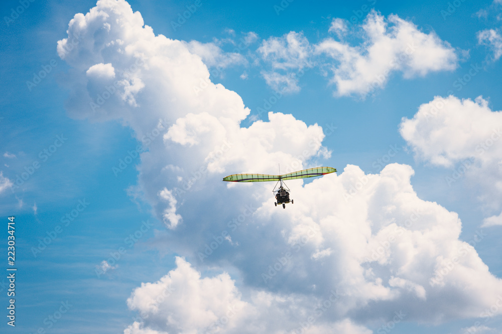 deltaplan in the sky Stock-Foto | Adobe Stock