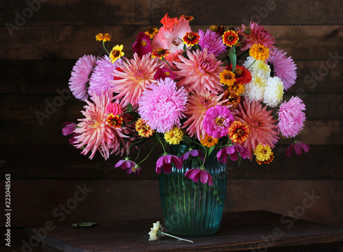 Fototapeta Naklejka Na Ścianę i Meble -  Bouquet of autumn garden flowers on the table.