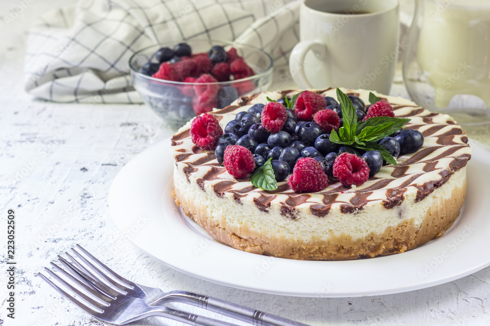 Homemade cheesecake with fresh berries Homemade cheesecake with fresh berries