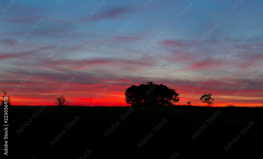 Fototapeta premium Beautiful atmospheric dramatic clouds in the evening at sunset.