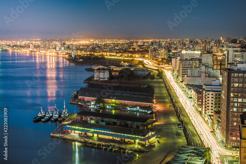 Porto Alegre cais noturna