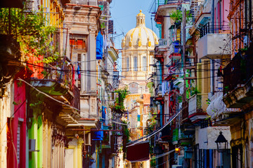 Keuken achterwand Havana Kleurrijke straat met presidentieel paleis Havana  © kmiragaya