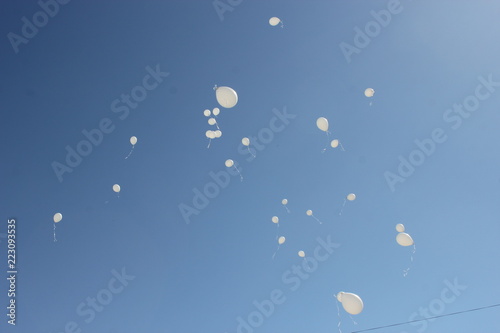 ballons blue sky
