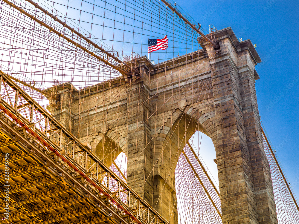 Brooklyn Bridge in New York City - obrazy, fototapety, plakaty 