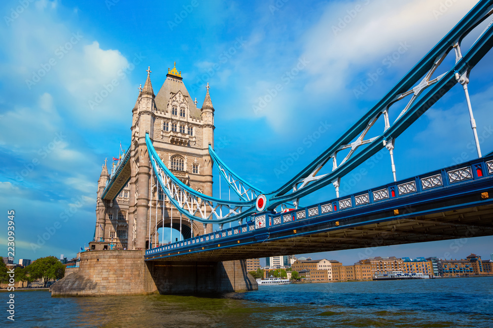 Obraz premium Tower bridge crosses the River Thames in London, UK
