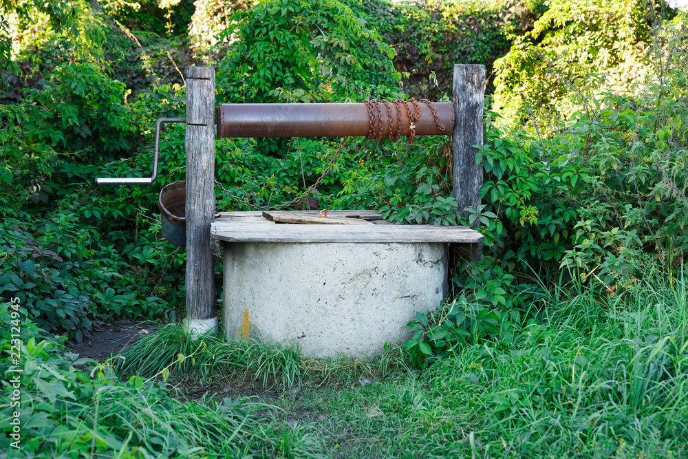 Fototapeta premium Old water well