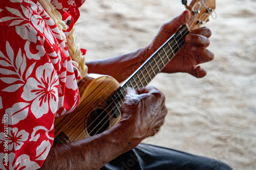 old man hands playing hukulele in french polynesia