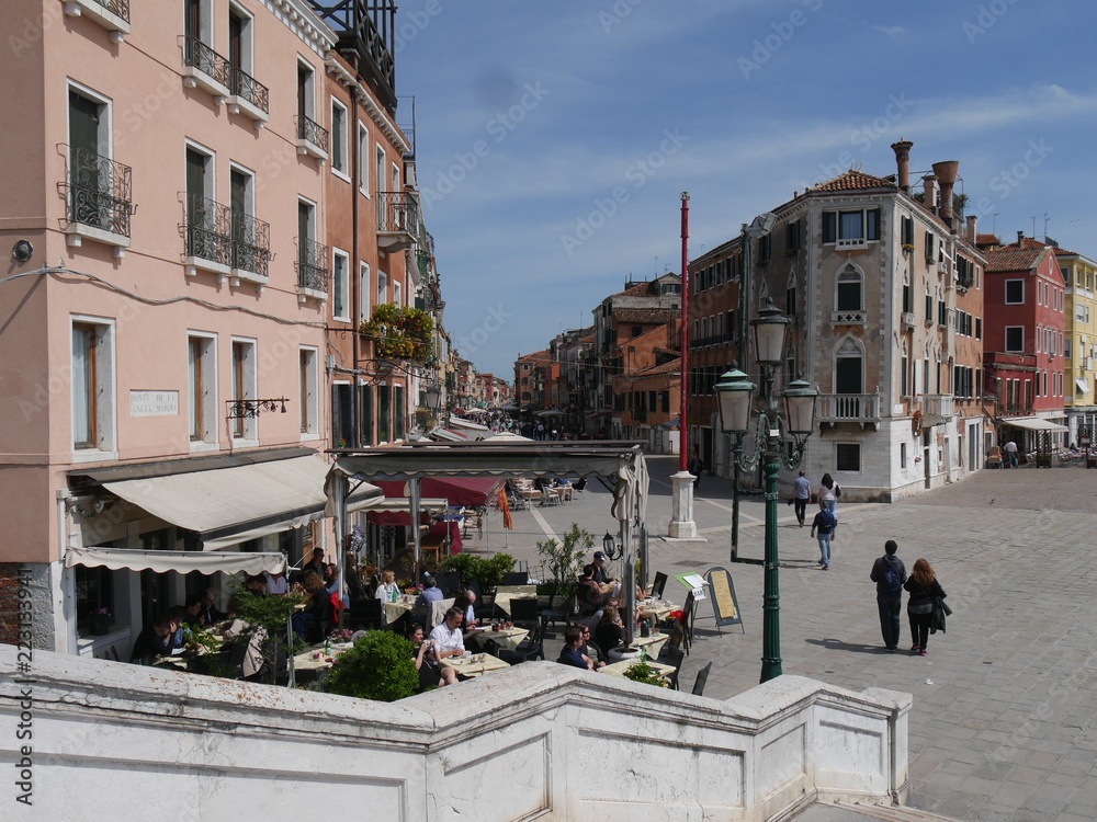 Naklejka premium Venezia - scorci nelle Calli del sestiere Castello, via Garibaldi