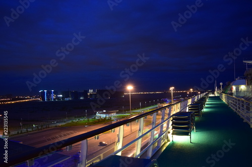 Neuer Hafen Sankt Petersburg bei Nacht 02 © almama74