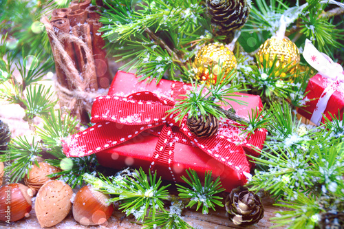 Weihnachtsgeschenke rot - W...