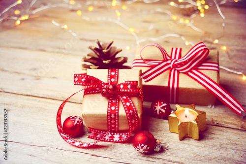 Weihnachtsgeschenke rot - W...